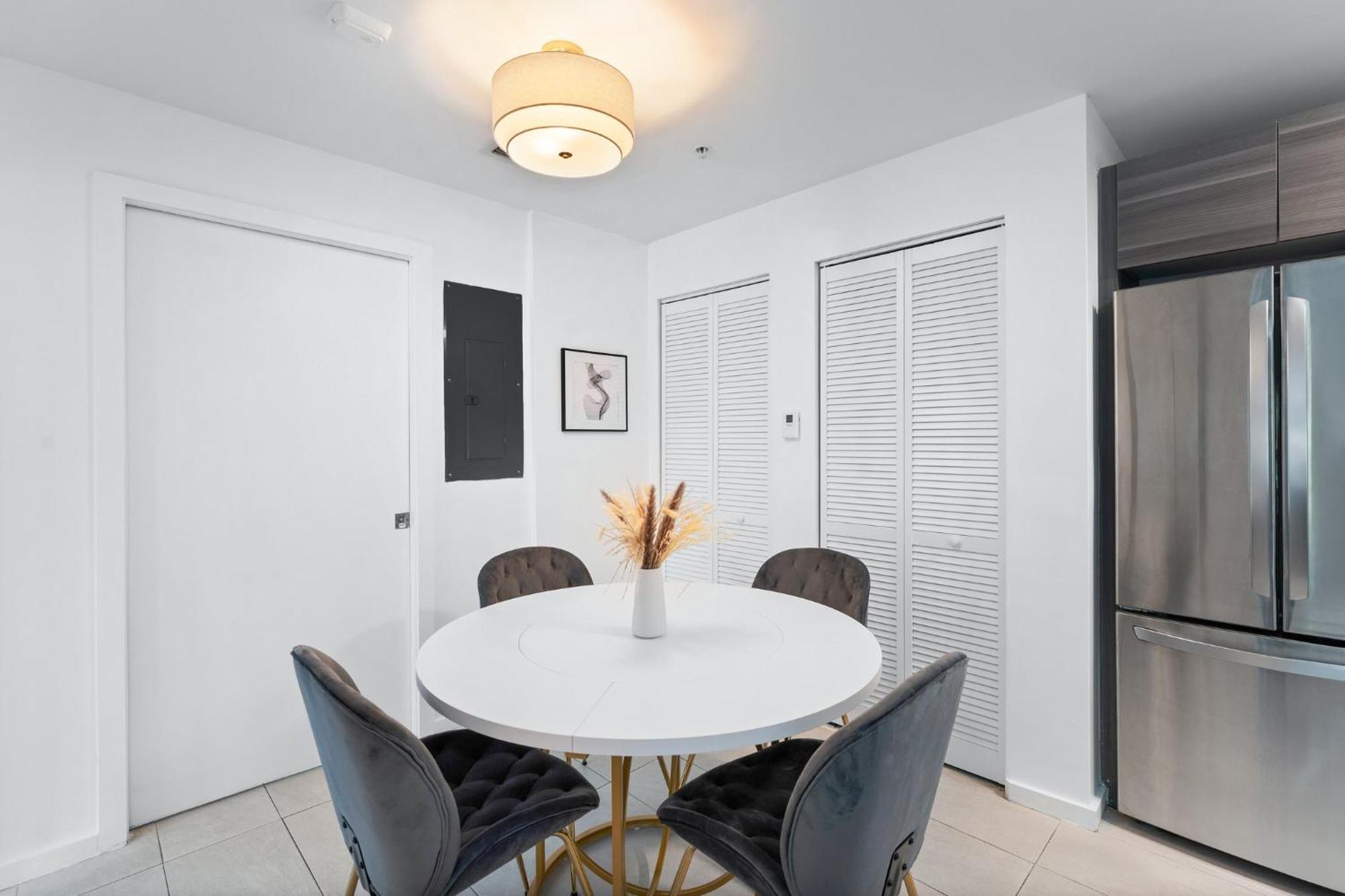 Modern Apartment In Edgewater Miami Oda fotoğraf